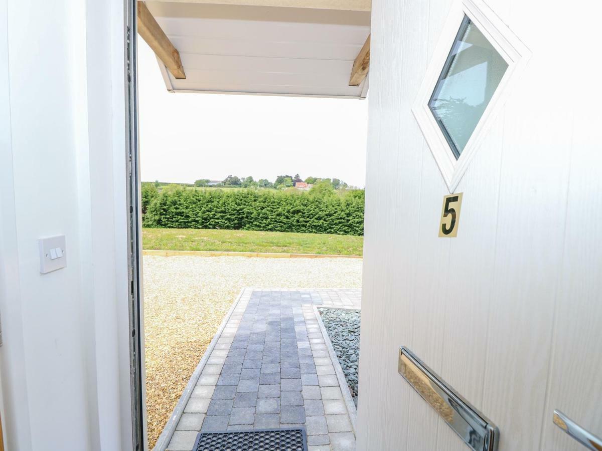5 Yarmouth Cottages Freshwater Eksteriør billede