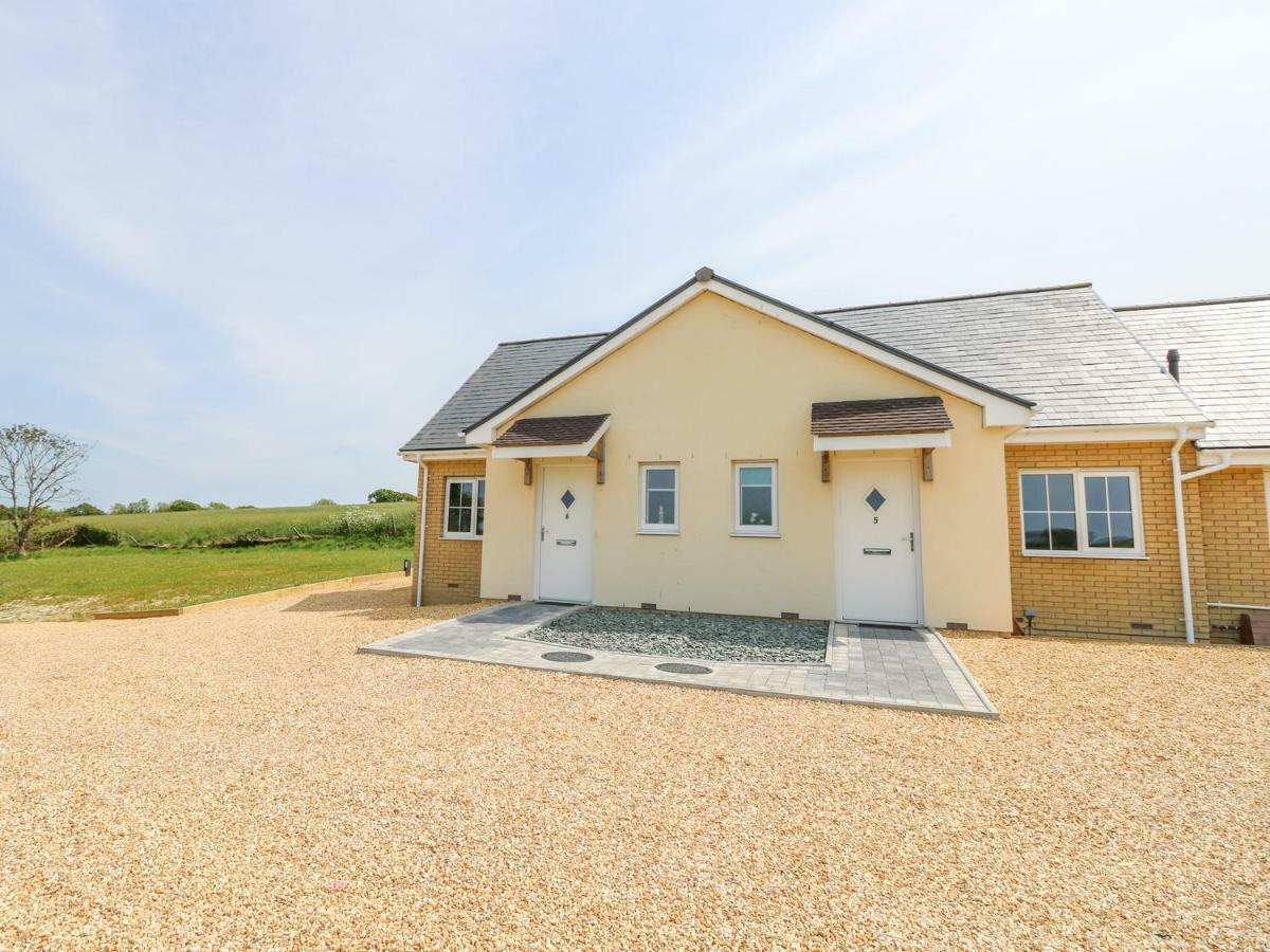 5 Yarmouth Cottages Freshwater Eksteriør billede
